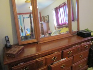My dresser--After(Don't look in the mirror or off to the side. We're focusing on the dresser!)