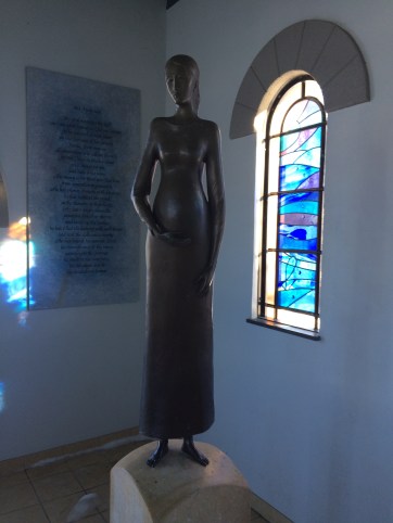 magnificat statue
